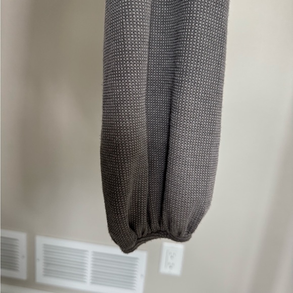 Gray Ruched Cropped Shirt - Picture 4 of 4